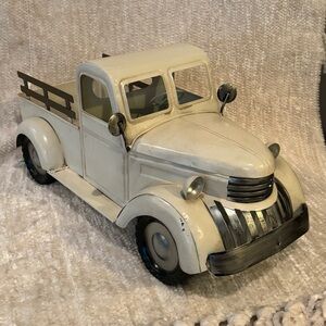 Farmhouse ivory truck